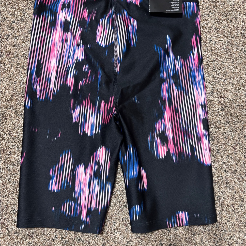 Under Armour NWT High Waist Compression Black and Pink Bike Shorts - Small